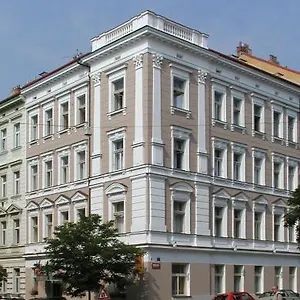 https://machova.praguehotelsweb.com